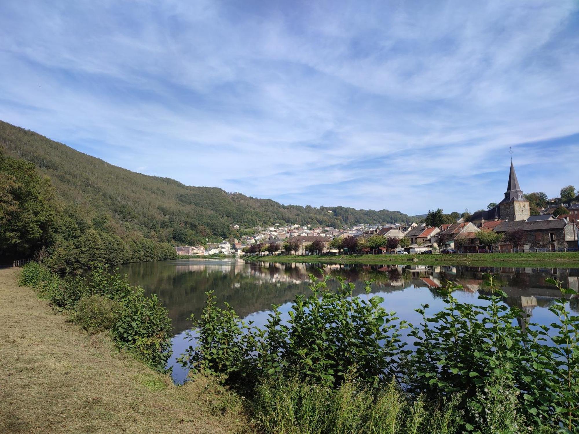 Entre Meuse Et Foret Revin  Zewnętrze zdjęcie