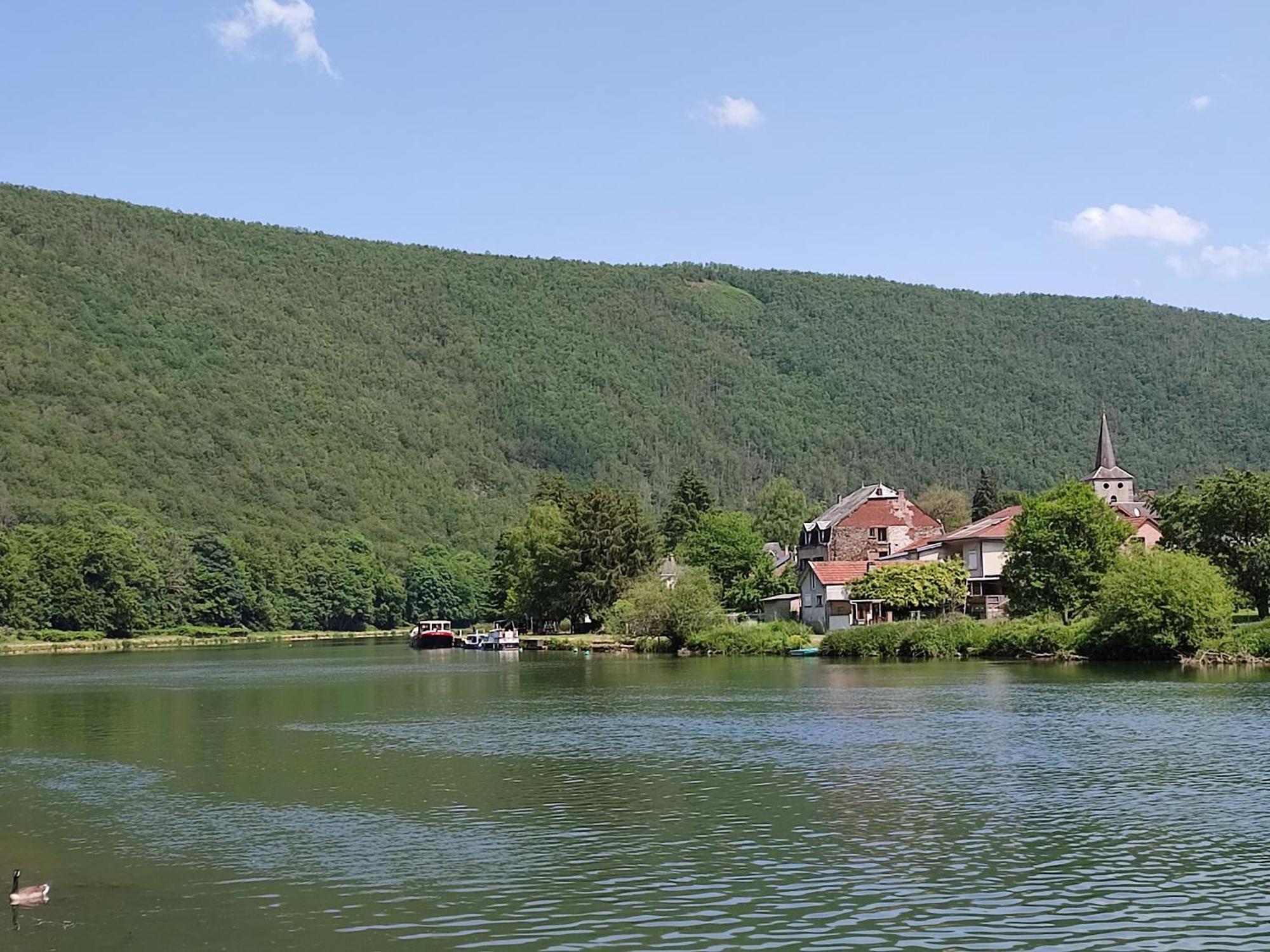 Entre Meuse Et Foret Revin  Zewnętrze zdjęcie